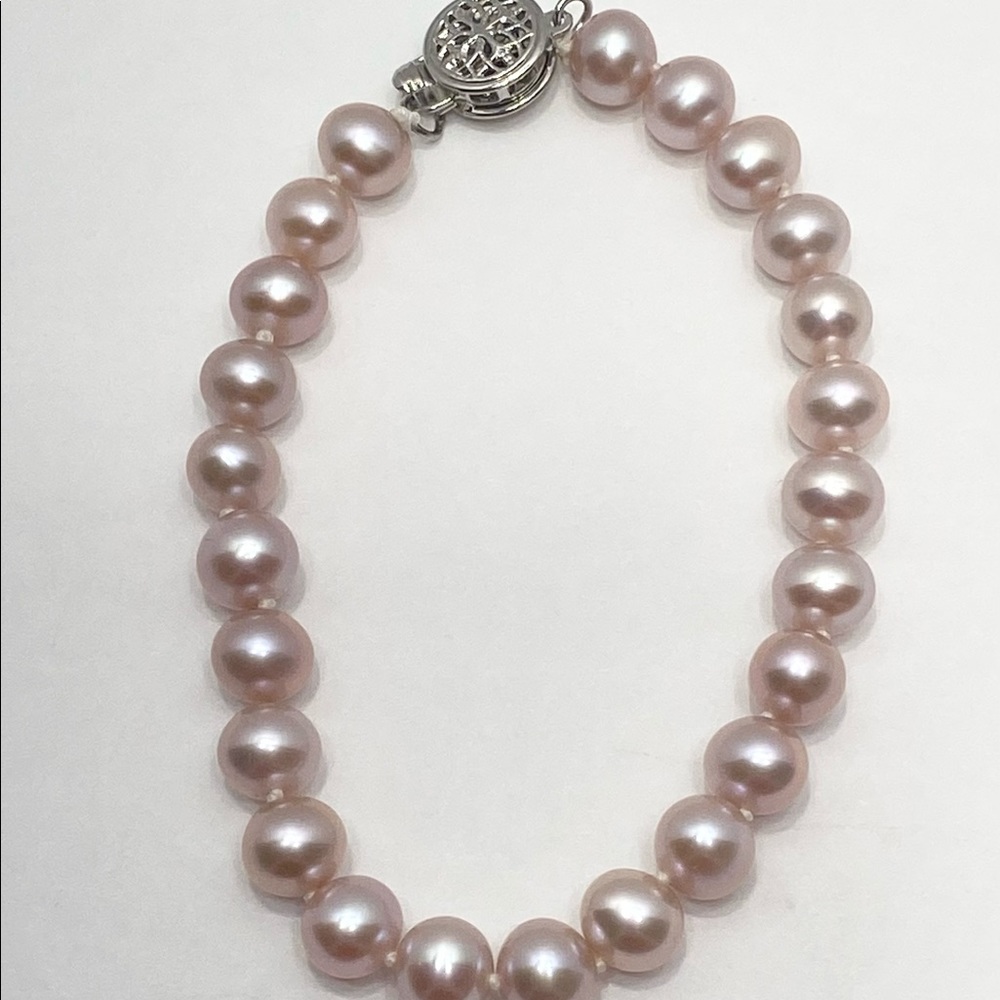 Pink freshwater pearl bracelet